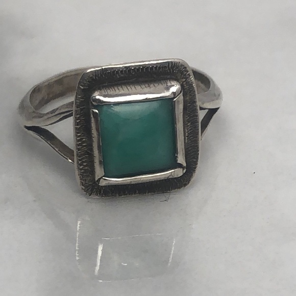 Green & silver ring size 6 - Picture 1 of 5